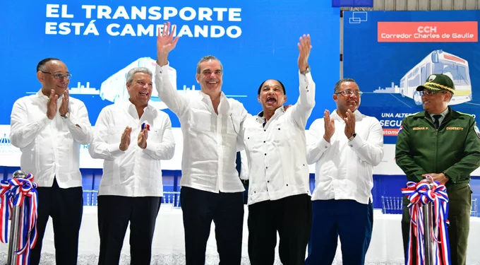 Abinader inaugura corredor y deja iniciados trabajos Malecón avenida España