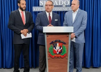 FJT lleva al senado propuesta de referendo de eliminar AFP