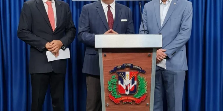 FJT lleva al senado propuesta de referendo de eliminar AFP