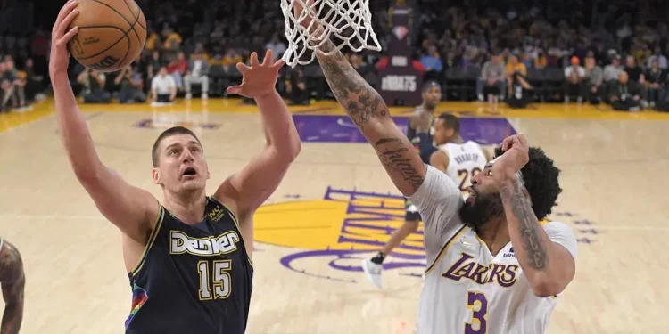 Los Lakers dan un paso más hacia el desastre