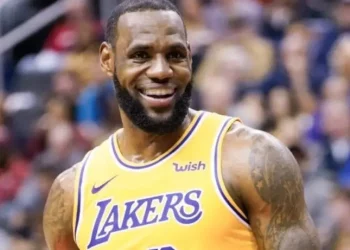LeBron James tira la toalla en actual temporada