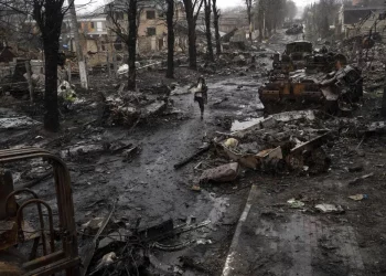 Ucrania acusa a Rusia de masacre, ciudad llena de cadáveres