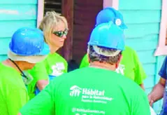 Hábitat construye viviendas en el Este