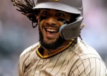 Tatis y Cronenworth guían a los Padres sobre los Cachorros