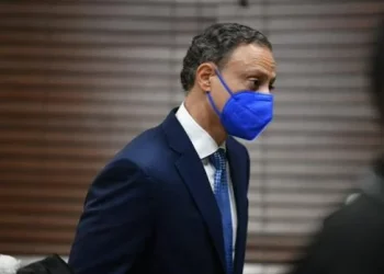 Los grilletes de Jean Alain tendrán que esperar: aplazan revisión del arresto domiciliario