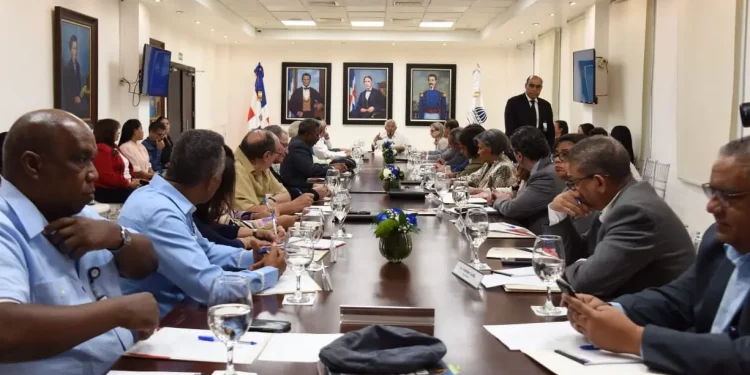 Educación prioriza aulas zonas de más demandas