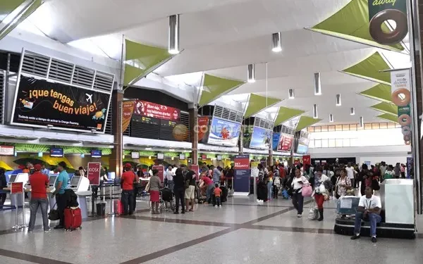 TSA ratifica resolución que ordena a líneas aéreas suspender cobro de 10 dólares