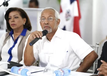 Ministro de Educación revela libros 95 mil libros de textos retirados siguen en almacén