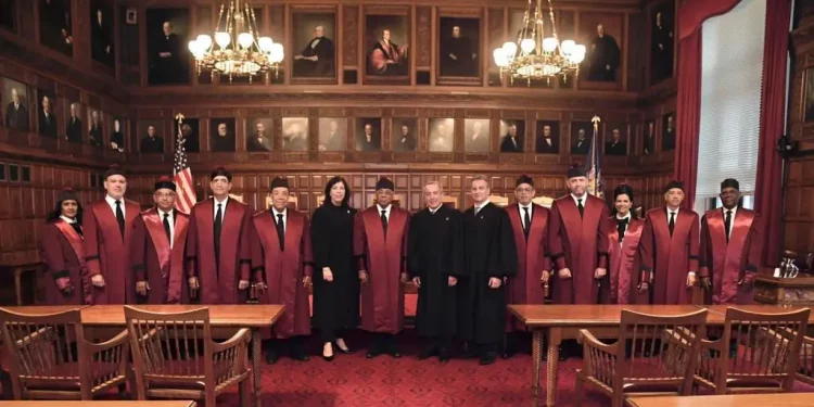 Jueces del TC dominicano son recibidos en Corte de Apelaciones y el Senado de NY