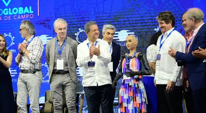 La robot Sophia protagoniza foro de inteligencia artificial en República Dominicana