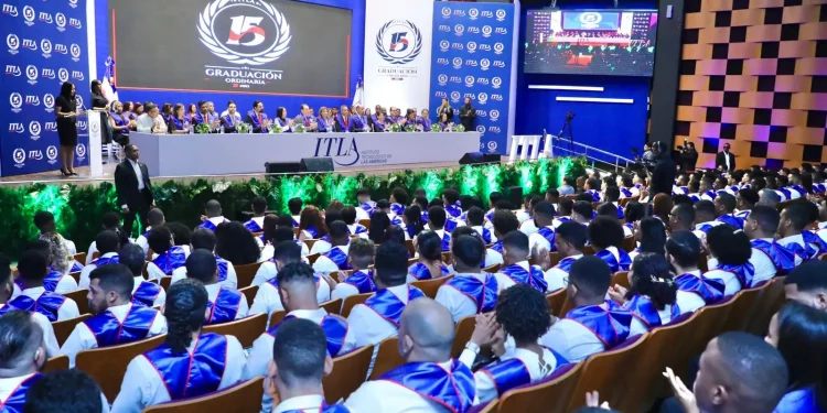 Vicepresidenta Raquel Peña encabeza graduación de 321 profesionales de tecnología del ITLA