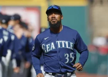 Teoscar Hernández pega jonrón en victoria de Seattle