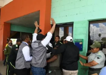 Aplazan para el 25 de abril juicio contra miembros de la Digesett que agredieron al Defensor del Pueblo