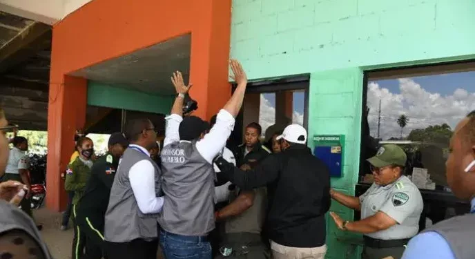 Aplazan para el 25 de abril juicio contra miembros de la Digesett que agredieron al Defensor del Pueblo