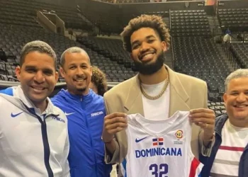 Fedombal logra primer gran contacto con Karl Anthony Towns