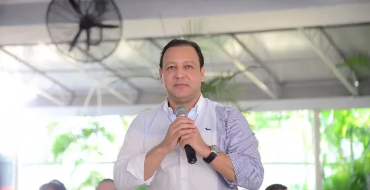 Éxodo de dirigentes PLD debilita al candidato Abel Martínez en Santiago