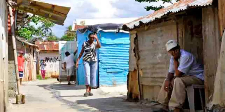 Más de 200 mil dominicanos salieron de la pobreza en el 2022, según informe