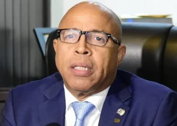 Pacheco llamada «abusador» al ministro de Medio Ambiente