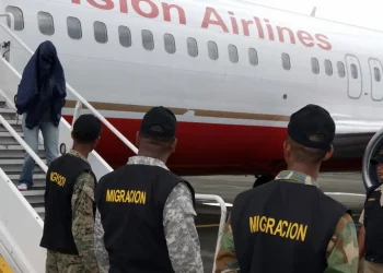 EE.UU. repatria otros 60 exconvictos