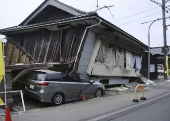JAPON: Potente terremoto deja un muerto y destruye edificaciones