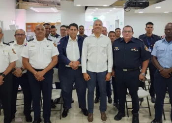 Edenorte capacita bomberos sobre manejo de accidentes eléctricos