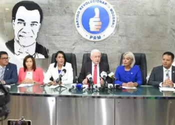 Proponen crear el Ministerio del Dominicano en el Exterior