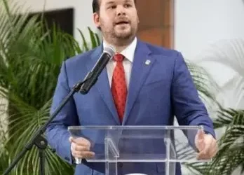 Orlando Salvador tras declaraciones de Ceara Hatton: «El nombre de mi padre se defiende sólo»