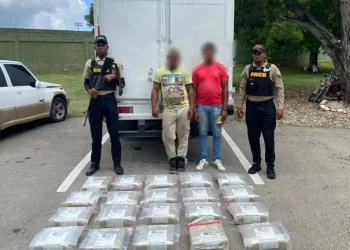 Arrestan dos con 200 libras de marihuana en Barahona