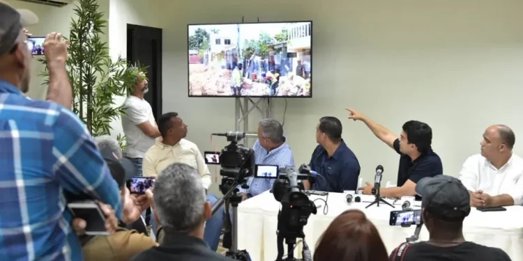 Wellington Arnaud informa avances construcción alcantarillado sanitario de Mao, Valverde