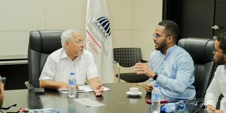 Ministerios de Educación y Juventud buscarán prevenir embarazos desde las escuelas