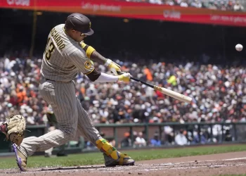 Padres frenan la racha de derrotas con jonrones de Sánchez y Machado