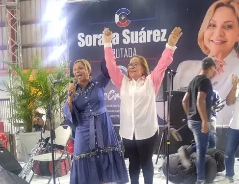 Diputada Soraya Suárez proclama a Rosa Santos como su candidata a senadora por Santiago