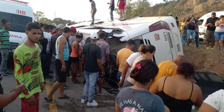 Accidente en La Vega: cuatro muertos y 30 heridos