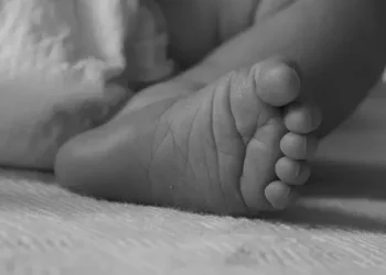 Niña de 6 años es hallada muerta en interior de un carro en SPM