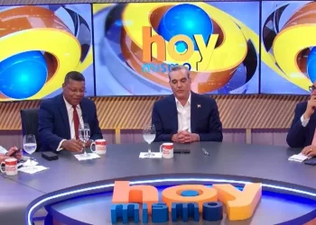 Presidente afirma consulta y analiza posibilidad de optar por reelección