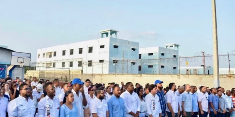 JRM juramenta 500 nuevos miembros en Santiago