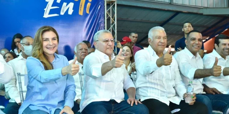 Alcalde de Moca se va del PLD y se juramenta en el PRM