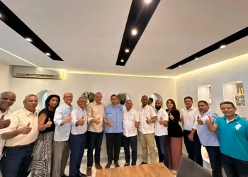 Consejo de alcaldes apoya candidatura Ulises Rodríguez a la alcaldía por Santiago