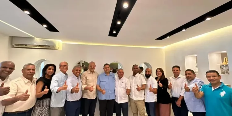 Consejo de alcaldes apoya candidatura Ulises Rodríguez a la alcaldía por Santiago