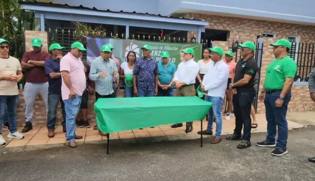 En Puerto Rico Fuerza del Pueblo juramentó a hombres y mujeres que militaban en PLD y PRM