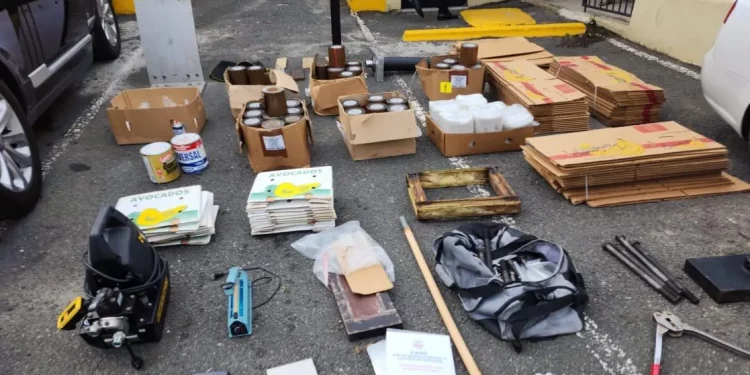 Allanan negocios por narcotráfico; ocupan vehículos, dinero y armas