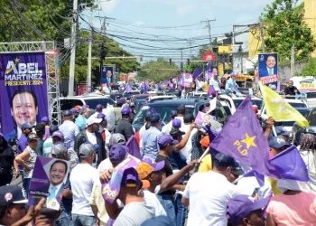 Roban cartera al periodista de elCaribe Miguel Ponce en la caravana de Abel Martínez