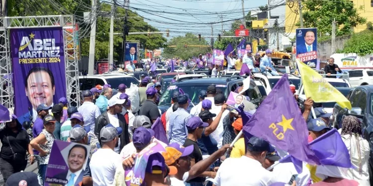 Roban cartera al periodista de elCaribe Miguel Ponce en la caravana de Abel Martínez
