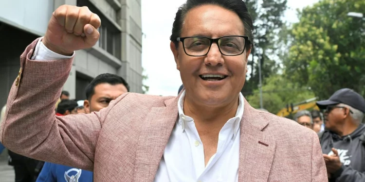 Madre del candidato asesinado en Ecuador pide votar por la lista de su hijo el domingo