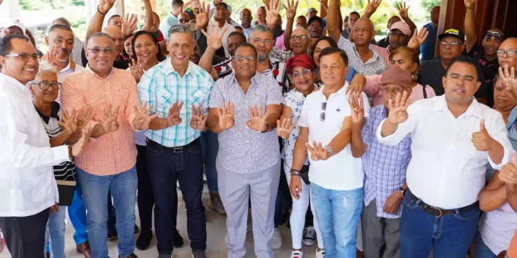 Robinson Díaz recibe apoyo del exdiputado Bernardo Colón y su equipo político