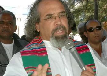 Padre Rogelio acusa a Leonel Fernández de asociarse con la oligarquía haitiana para azuzar crisis