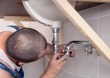 ¿Quién paga las reparaciones de una vivienda: propietario o inquilino?