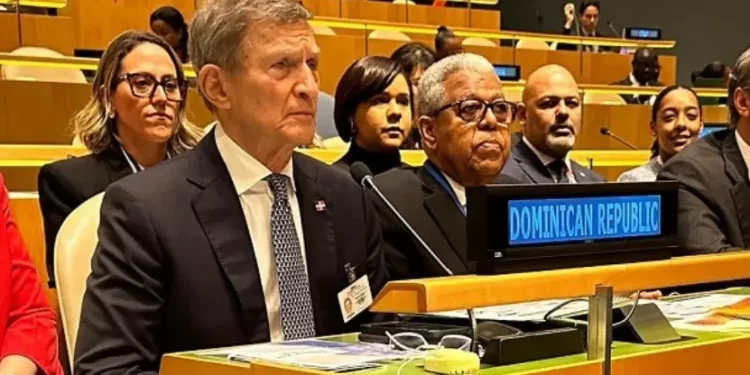 Canciller va a OEA por crisis con Haití