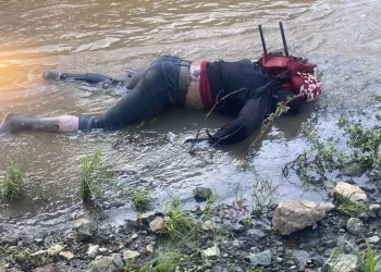 Encuentran haitiano muerto en río Masacre; miembros del DICRIM acuden al lugar