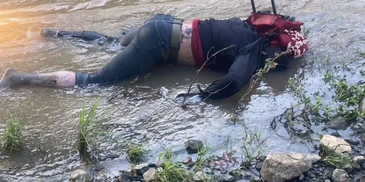 Encuentran haitiano muerto en río Masacre; miembros del DICRIM acuden al lugar